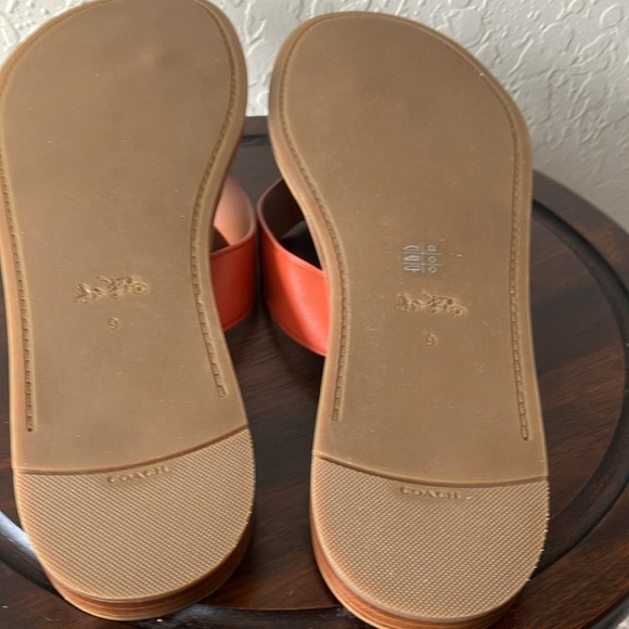 Coach: Ellis (FG 2097) Leather Slip On Thong Flip Flop- Silver Tone Heart- 9 - Picture 9 of 16